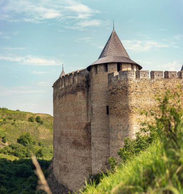 Nehirdeki Ukrayna Şatosu Hotyn