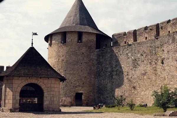 Nehirdeki Ukrayna Şatosu Hotyn