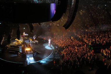 Milano, İtalya - 2 Nisan 2018. İngiliz pop şarkıcısı Harry Styles, Assago, Milano'daki Mediolanum Forum'da canlı konser verdi. (Fotoğraf kredi: Alfio Finocchiaro fotoğraf)