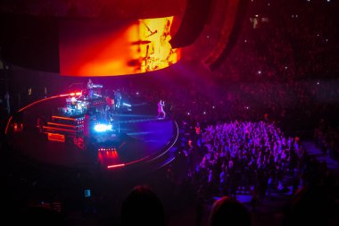 Milano, İtalya - 2 Nisan 2018. İngiliz pop şarkıcısı Harry Styles, Assago, Milano'daki Mediolanum Forum'da canlı konser verdi. (Fotoğraf kredi: Alfio Finocchiaro fotoğraf)