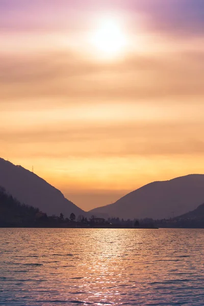 Sjön Endine Vid Solnedgången Bergamo Lombardiet Italien — Stockfoto