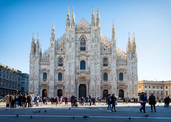 Krásná Milánskou Katedrálou Náměstím Piazza Del Duomo Slunečné Zimní Ráno — Stock fotografie