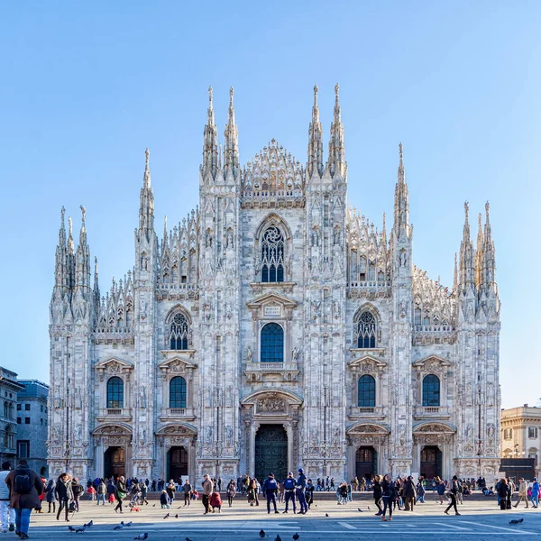 Krásná Milánskou Katedrálou Náměstím Piazza Del Duomo Slunečné Zimní Ráno — Stock fotografie