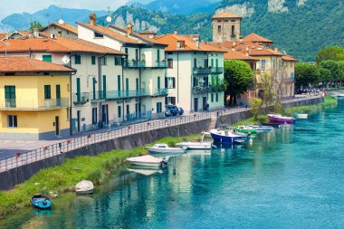 Nehir Adda Brivio, üzerinde köprü