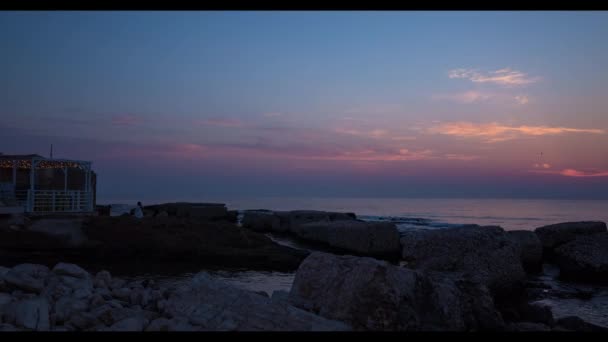 美丽的日出时光随着人们等待黎明的到来而消逝 Marzamemi 西西里岛 意大利 — 图库视频影像