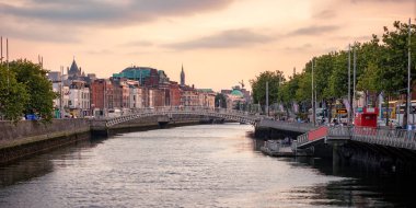 Ha'penny Dublin Köprü Nehri Liffey, İrlanda