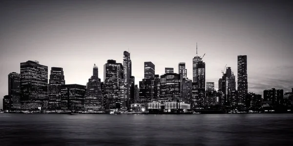 Brooklyn Bridge Park görünümünden aşağı Manhattan