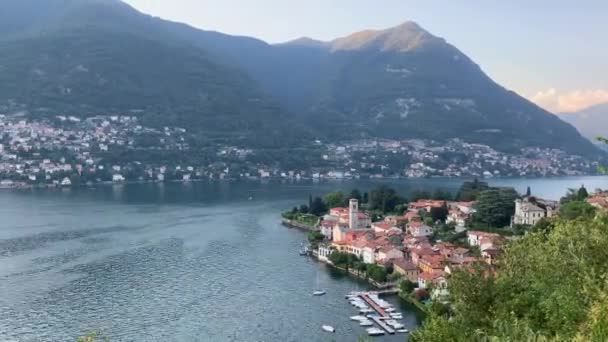 Yaz Günbatımında Torno Köyünün Panoramik Zaman Atlamalı Görüntüsü Como Gölü — Stok video