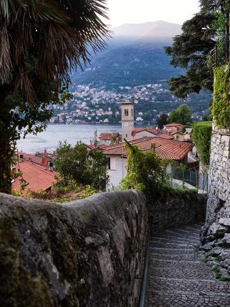 Yaz Günbatımında Torno Köyünün Sunucu Köşesi Como Gölü Lombardy Talyan Telifsiz Stok Fotoğraflar