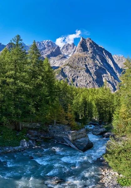 Ποταμός Ράφτινγκ Κάτω Από Παγετώνες Mont Blanc Val Veny Courmayeur — Φωτογραφία Αρχείου