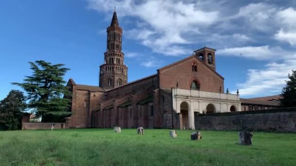 Монастырь Кьяравалле Цистерцианский Монастырский Комплекс Расположенный Южно Миланском Сельскохозяйственном Парке — стоковое видео