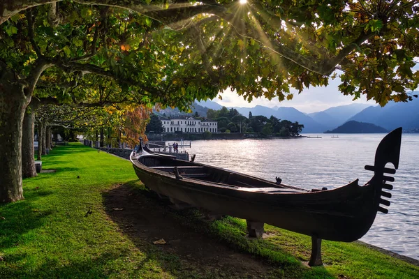 Typický Lombardský Člun Vystavený Zahradách Villa Melzi Bellagio Lake Como Stock Fotografie