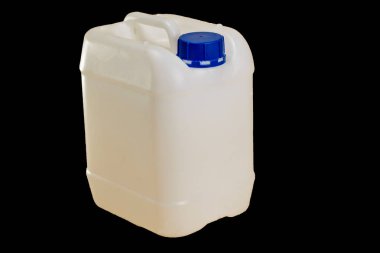 Beyaz plastik jerry beyaz, siyah arka plan üzerinde izole can