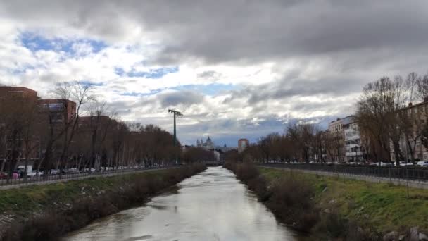 Madrid Den Manzanares Nehri Ile Birlikte Zaman Aşımı — Stok video