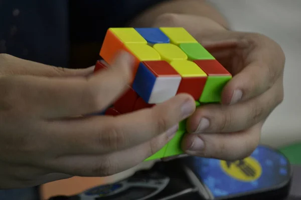 Cubo Rubik Durante Concurso Madrid España Cubo Rubik Inventado Por — Foto de Stock