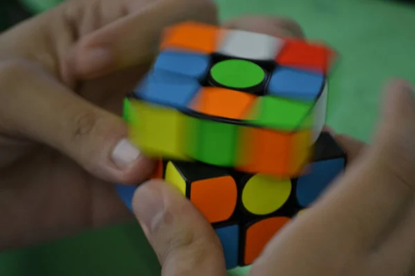 Cubo Rubik Durante Concurso Madrid España Cubo Rubik Inventado Por — Foto de Stock