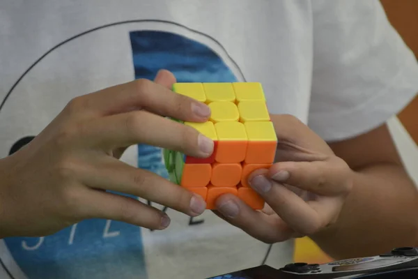 Cubo Rubik Durante Concurso Madrid España Cubo Rubik Inventado Por — Foto de Stock