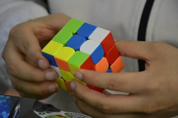 Cubo Rubik Durante Uma Competição Madrid Espanha Cubo Rubik Inventado — Fotografia de Stock