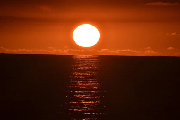 Puesta Sol Sobre Tapia Casariego Asturias Podemos Ver Cómo Sol — Foto de Stock