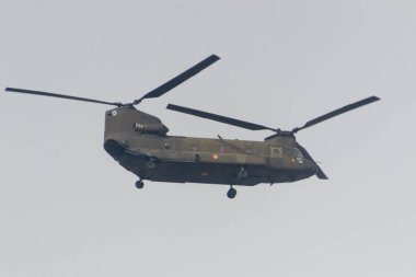 Madrid ve İspanya sokaklarında 12 Ekim 'de gerçekleşen hava yürüyüşü sergisi. Uçaklar, uçaklar ve helikopterlerle..