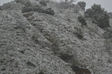 Puerto de Canencia 'da karla kaplı manzara, Sierra de Madrid, İspanya