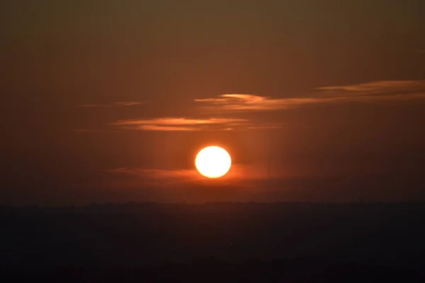 Coucher Soleil Lampe Avec Ciel Avec Hauts Nuages Quittant Ciel — Photo