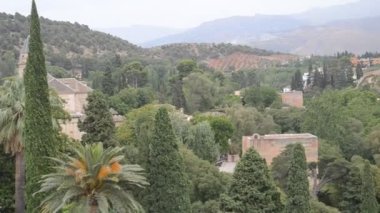 Trevlez, Granada iline bağlı bir köydür. Trevlez nehri köyün içinden akar. Alpujarras bölgesinin batı kesiminde yer almaktadır. İspanya 'nın en yüksek iki dağı
