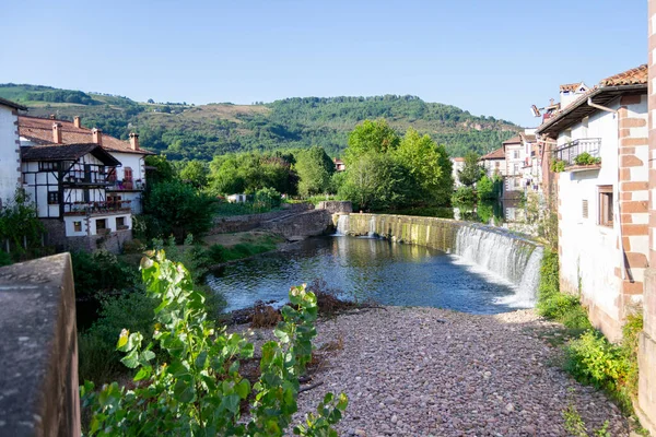 나바라에 엘리손도 Elizondo Baztn River Elizondo 나바라의 커뮤니티에 마을로 스페인의 — 스톡 사진