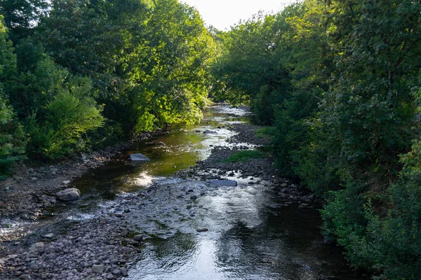 Die Landschaft Von Elizondo Navarra Mit Dem Fluss Baztn Elizondo — Stockfoto