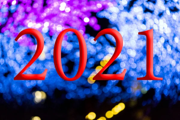带有2021年数字的文本 背景为明亮的蓝光 与Bokeh效果不协调 2021年新年快乐 — 图库照片