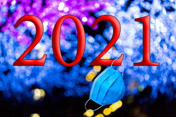 2021 텍스트에는 효과가 일회용푸른 마스크가 초점이 배경으로 2021 — 스톡 사진