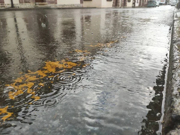Raindrops Reflected Puddle Elizondo Road Transverse Waves Navarra Spain — Stock Photo, Image