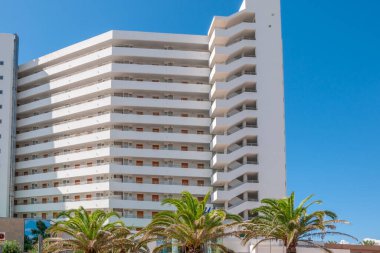 Palma plajı, Balearic Adaları / İspanya; Eylül 2020: Avrupa ülkelerindeki karantinalar nedeniyle otel işletmesi kapatıldı. İspanya 'da turizm krizi