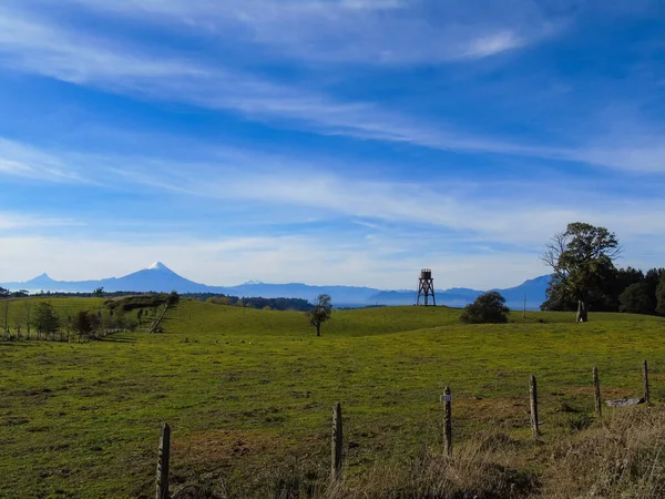 Paesaggio Tipico Del Cile Meridionale Con Vulcano Osorno Sullo Sfondo — Foto Stock