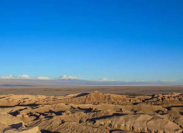 Şili 'nin kuzeyindeki Atacama Çölü' nde yer alan Ay Vadisi 'ne bakın.