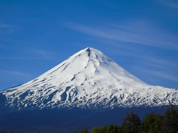 Tökéletes Llaima Vulkán Látképe Conguillio Nemzeti Parkban Chile Déli Részén — Stock Fotó