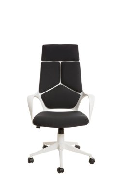 Beyaz, plastik bir modern ofis koltuğu önden görünümü siyah tekstil ile doldurulmuş. Beyaz arka plan üzerinde izole.