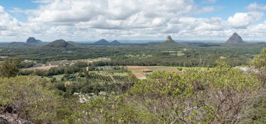Glasshouse Dağları Coochin Dağı 'nı oluşturur: Queensland, Sunshine Coast Hinterland, Avustralya