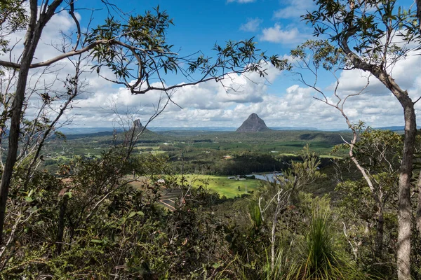 Glasshouse Dağları Coochin Dağı 'nı oluşturur: Queensland, Sunshine Coast Hinterland, Avustralya