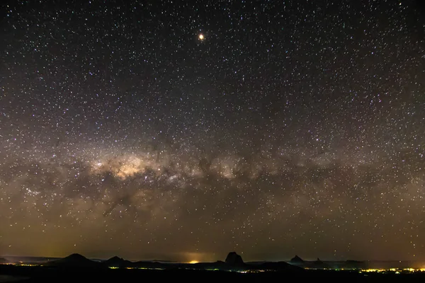 Milky Way Glasshouse Mountains — Stock Photo, Image