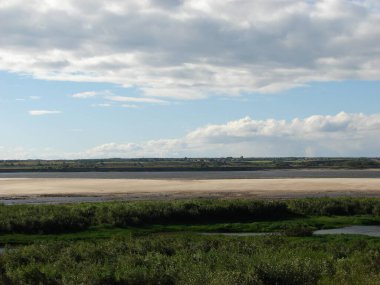 Büyük nehrin diğer tarafındaki köyler.