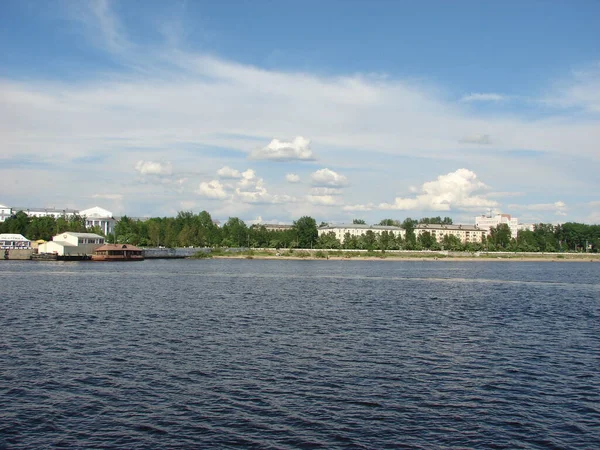 Vista Ciudad Desde Río — Foto de Stock