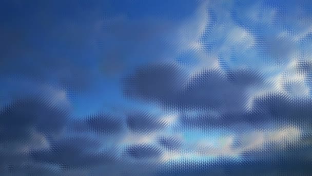 Mooie wolken zweven langzaam door de blauwe lucht. Het effect van getextureerd glas. Naadloze lus — Stockvideo