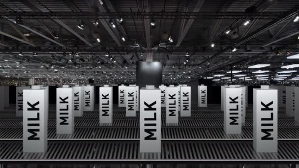 Ein Förderband mit Milch. Die Produktion von Milchverpackungen. — Stockvideo