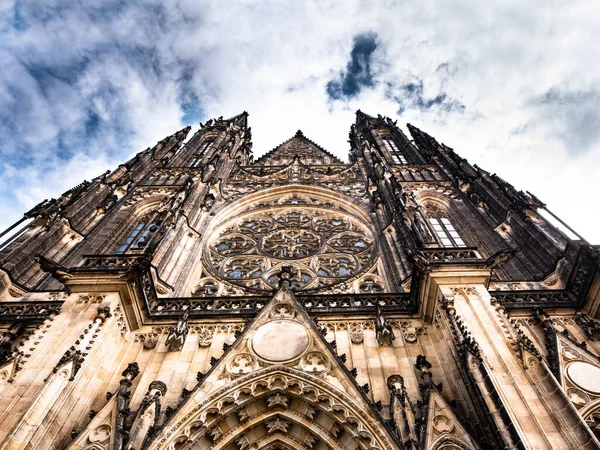 Prag Kalesi 'ndeki St. Vitus Katedrali
