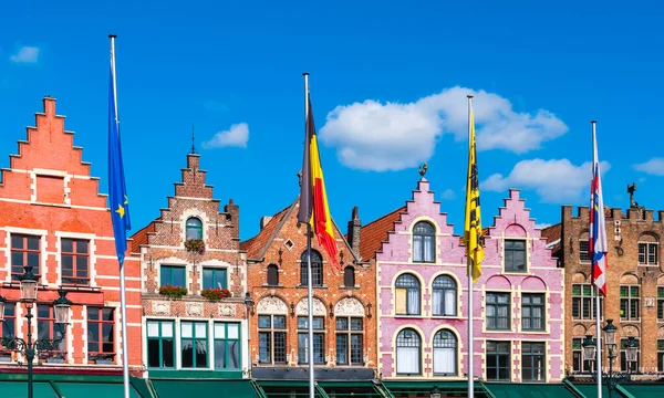 Banderas Edificios Tradicionales Plaza Del Gran Mercado Grote Markt Brujas — Foto de Stock