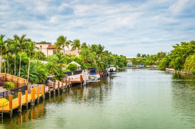 Fort Lauderdale, Florida 'da güzel bir şehir kanalı manzarası