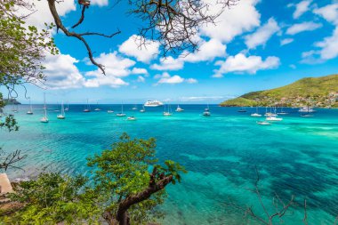 Bequia 'daki Deniz Kuvvetleri Körfezi' nin güzel manzarası.