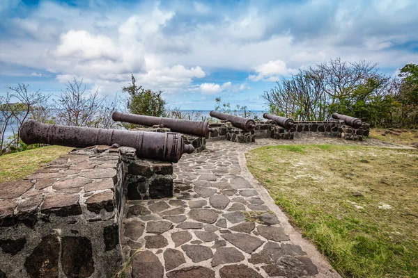 ベキア島 セントビンセント グレナディーン 小アンティル諸島 カリブ海のハミルトン砦の丘の上に中世の大砲 — ストック写真