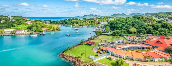St. Lucia, Doğu Karayipler 'deki Castries limanının panoramik görüntüsü.
